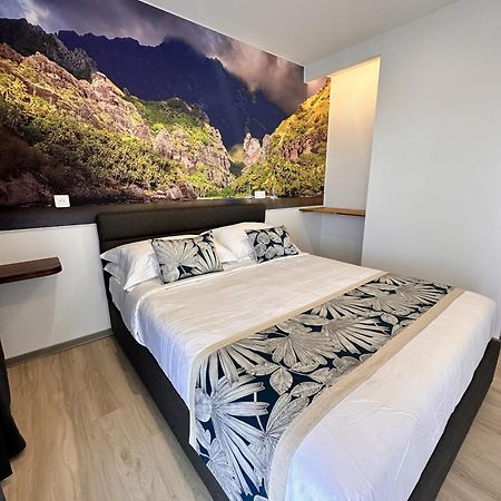 Ononui Lodge Airport, Ocean-View, Private Bathroom And Balcony, Free Wifi And Parking, On-Site Car Rental Faaa ภายนอก รูปภาพ