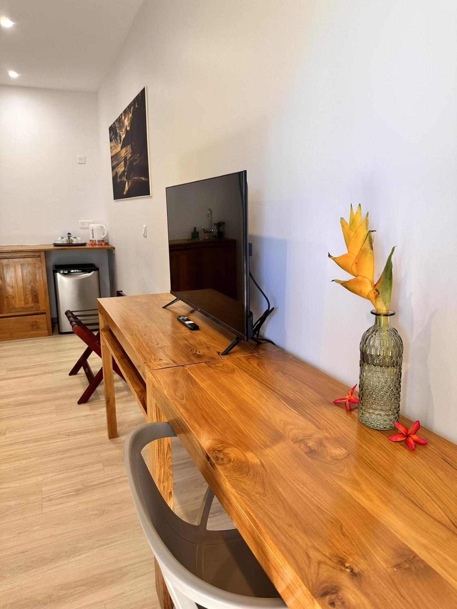 Ononui Lodge Airport, Ocean-View, Private Bathroom And Balcony, Free Wifi And Parking, On-Site Car Rental Faaa ภายนอก รูปภาพ