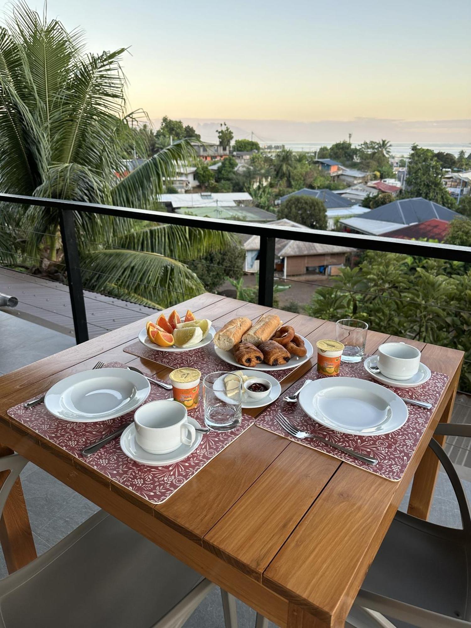 Ononui Lodge Airport, Ocean-View, Private Bathroom And Balcony, Free Wifi And Parking, On-Site Car Rental Faaa ภายนอก รูปภาพ