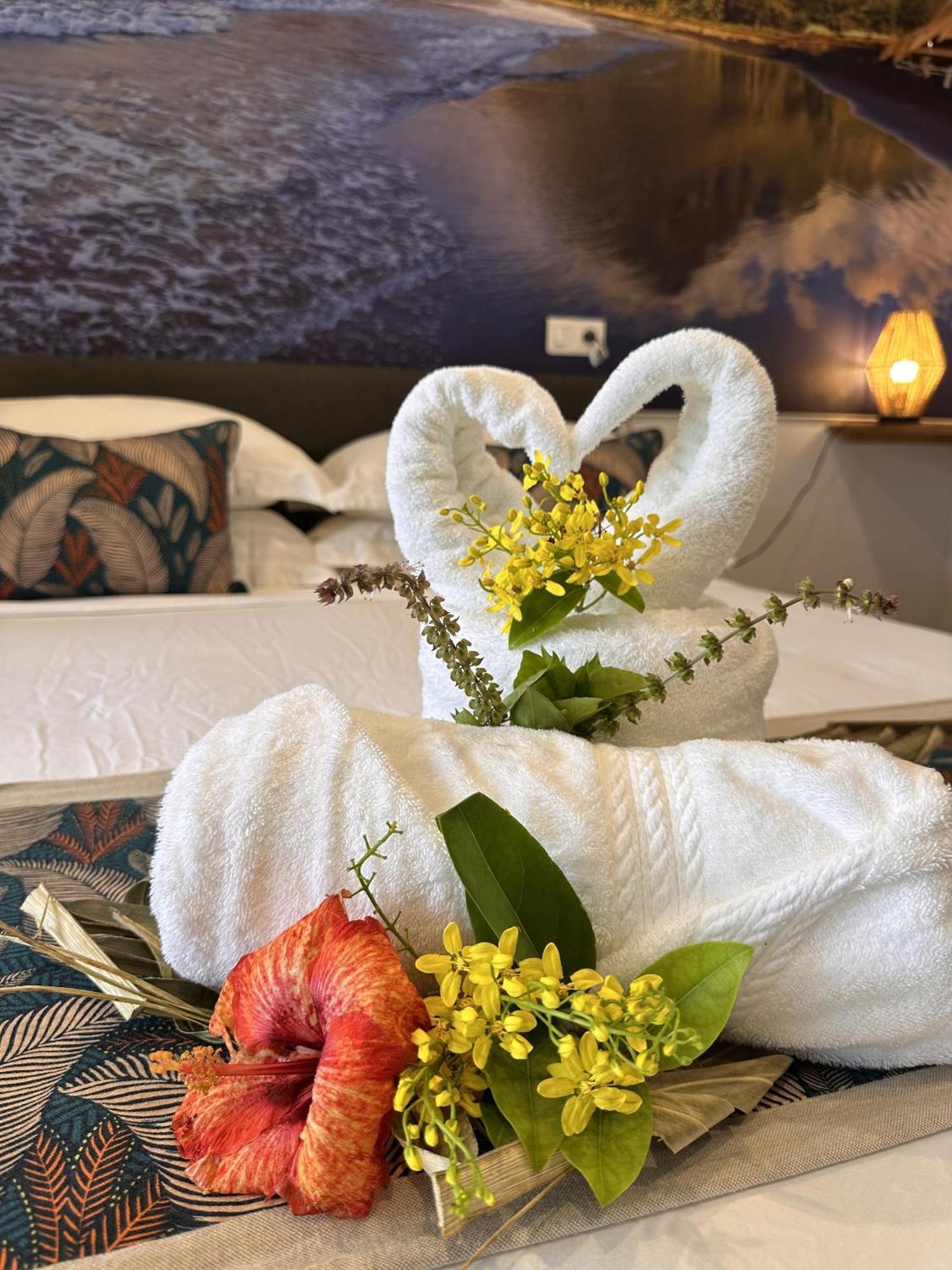 Ononui Lodge Airport, Ocean-View, Private Bathroom And Balcony, Free Wifi And Parking, On-Site Car Rental Faaa ภายนอก รูปภาพ